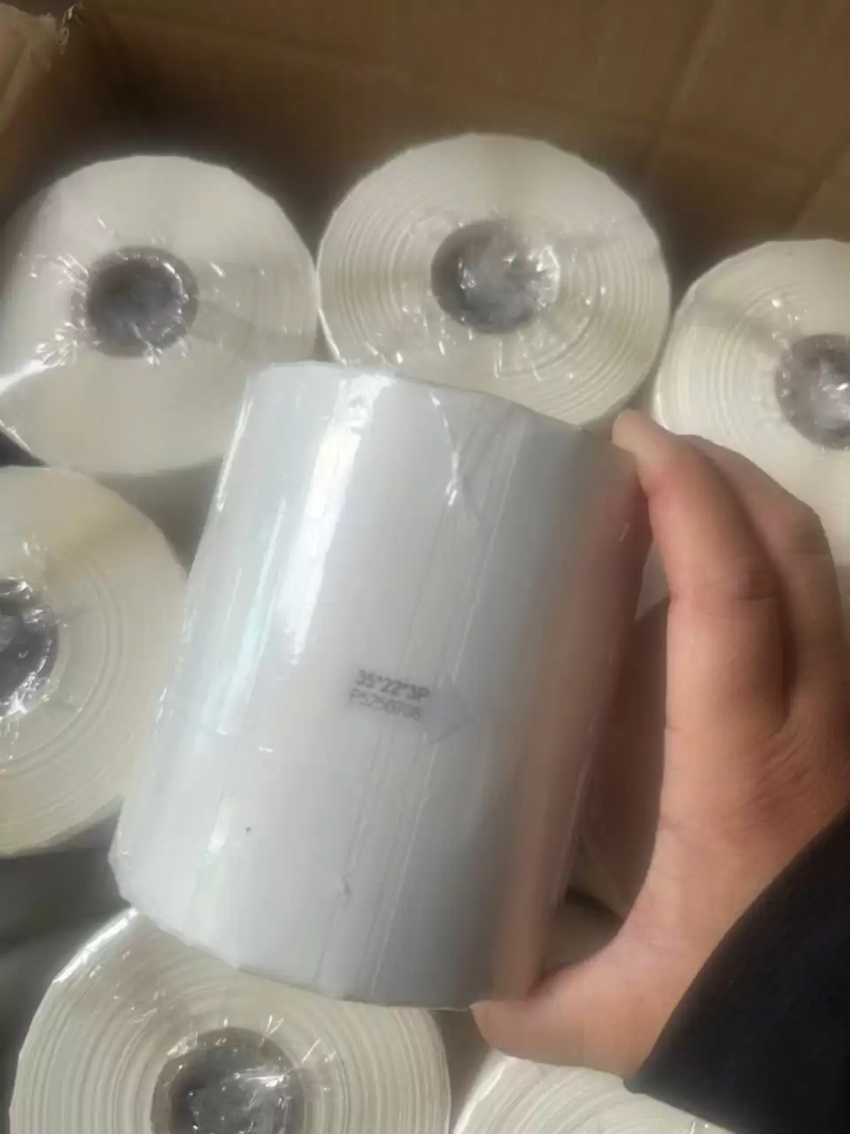 Tem PVC 3 Tem 1 Hàng 35x22mm – Cuộn 50m Không Ướt, Không Rách